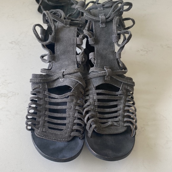 Free People Charcoal Grey Suede
Bohemian Sun Seeker Sandals Size 37 EUC - Picture 4 of 13